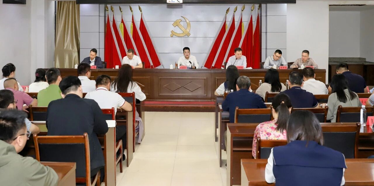 豐澤區(qū)委主要領(lǐng)導(dǎo)前往華大街道宣講黨的二十屆四中全會精神